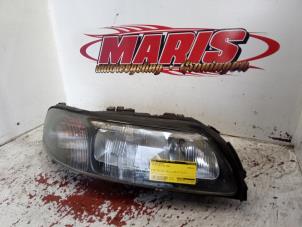 Gebruikte Koplamp rechts Volvo XC70 (SZ) XC70 2.4 T 20V Prijs € 55,00 Margeregeling aangeboden door Autosloopbedrijf gebr. Maris