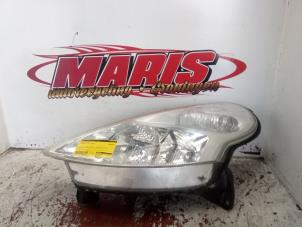 Begagnade Strålkastare, vänster Citroen C3 Pluriel (HB) 1.4 Pris € 40,00 Marginaltabell erbjuds av Autosloopbedrijf gebr. Maris