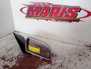 Begagnade Skärmspegel, höger Kia Carens II (FJ) 1.8i 16V Pris € 35,00 Marginaltabell erbjuds av Autosloopbedrijf gebr. Maris