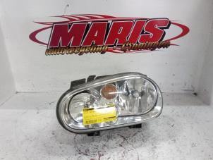 Gebruikte Koplamp links Volkswagen Golf IV (1J1) 1.6 16V Prijs € 25,00 Margeregeling aangeboden door Autosloopbedrijf gebr. Maris