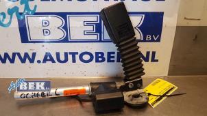 Begagnade Bakre bältesspänne, vänster Mercedes C Sportcoupé (C203) 1.8 C-180K 16V Pris € 17,50 Marginaltabell erbjuds av Auto Bek