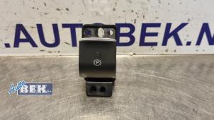 Gebruikte Handrem schakelaar Alfa Romeo Giulia (952) 2.2d 16V Veloce Q4 Prijs € 22,50 Margeregeling aangeboden door Auto Bek