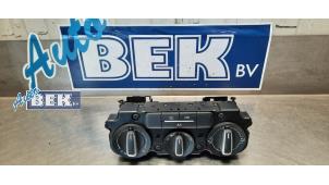 Gebruikte Kachel Bedieningspaneel Volkswagen Beetle (16AB) 2.0 TDI 16V Prijs € 150,00 Margeregeling aangeboden door Auto Bek