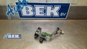 Używane Regulator wysokosci ksenonowy Volkswagen Golf VII Variant (AUVV) 2.0 R 4Motion 16V Cena € 34,99 Procedura marży oferowane przez Auto Bek