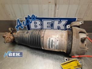 Gebruikte Veerpoot links-achter Audi Q7 (4LB) 4.2 FSI V8 32V Prijs € 54,95 Margeregeling aangeboden door Auto Bek