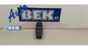 Begagnade Brytare, eldrivna fönster Jeep Grand Cherokee (WK/WK2) 3.0 CRD V6 24V Pris € 69,95 Marginaltabell erbjuds av Auto Bek