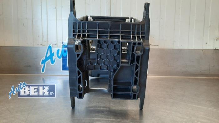 Armleuning van een Skoda Octavia Combi (5EAC) 2.0 TDI RS 16V 2015