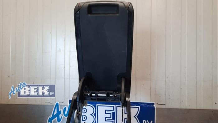 Armleuning van een Skoda Octavia Combi (5EAC) 2.0 TDI RS 16V 2015