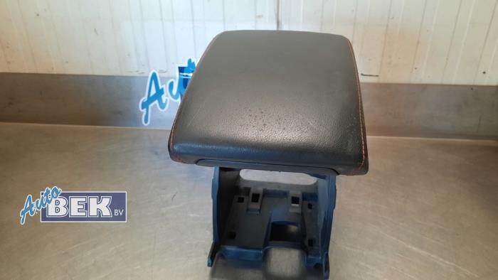 Armleuning van een Skoda Octavia Combi (5EAC) 2.0 TDI RS 16V 2015