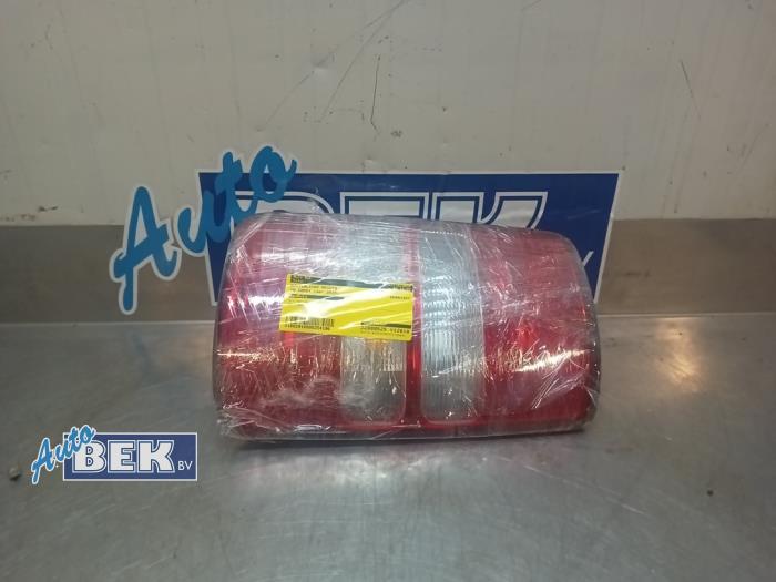 Baklykta, höger från en Volkswagen Caddy Combi III (2KB,2KJ) 1.6 TDI 16V 2015