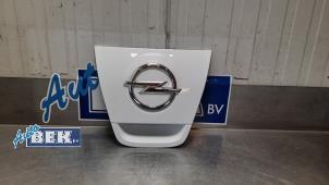 Gebruikte Handgreep Achterklep Opel Astra J (PC6/PD6/PE6/PF6) 1.4 Turbo 16V Prijs € 20,00 Margeregeling aangeboden door Auto Bek