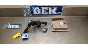 Używane Stacyjka + sterownik Fiat Grande Punto (199) 1.3 JTD Multijet 16V 85 Actual Cena € 99,95 Procedura marży oferowane przez Auto Bek