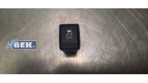 Używane Przelacznik ESP Nissan Note (E12) 1.2 68 Cena € 9,95 Procedura marży oferowane przez Auto Bek