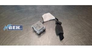 Gebruikte Schakelaar (diversen) Volkswagen Tiguan (AD1) 2.0 TDI 16V BlueMotion Technology SCR Prijs € 24,00 Margeregeling aangeboden door Auto Bek