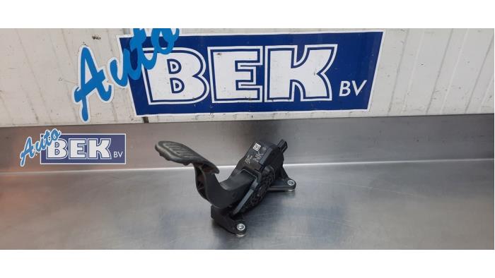 Gaspedal från en Toyota Corolla Touring Sport (E21/EH1) 2.0 16V Hybrid 2020