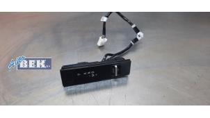 Begagnade Lägesbrytare, automatisk växellåda Mazda CX-30 (DM) 2.0 e-SkyActiv-X 181 M Hybrid 16V Pris € 75,00 Marginaltabell erbjuds av Auto Bek