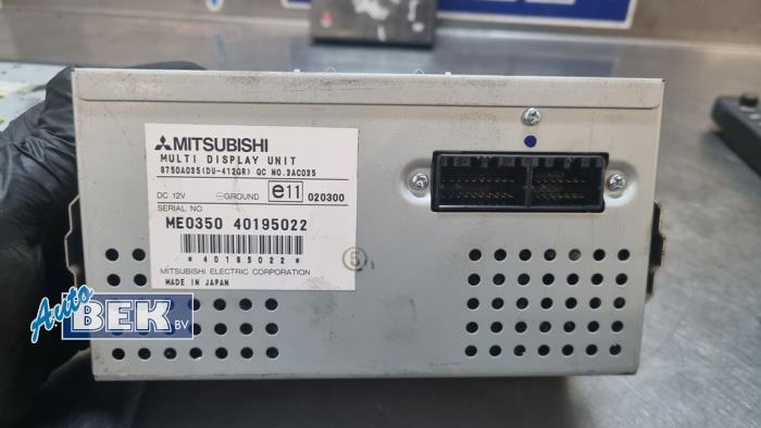 Innerdisplay från en Mitsubishi Pajero Hardtop (V8/9) 3.2 DI-D 16V 2006