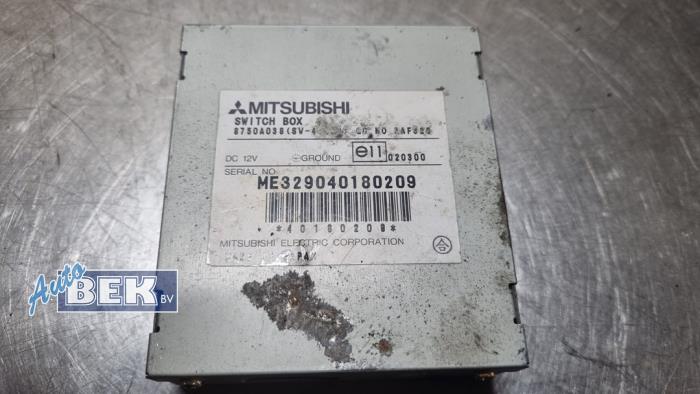 Innerdisplay från en Mitsubishi Pajero Hardtop (V8/9) 3.2 DI-D 16V 2006