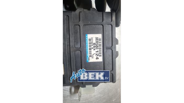 Fördelningsmodul 4x4 från en Mitsubishi Pajero Hardtop (V8/9) 3.2 DI-D 16V 2006