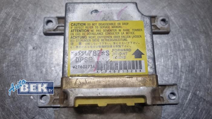 Airbagmodul från en Mitsubishi Pajero Hardtop (V8/9) 3.2 DI-D 16V 2006
