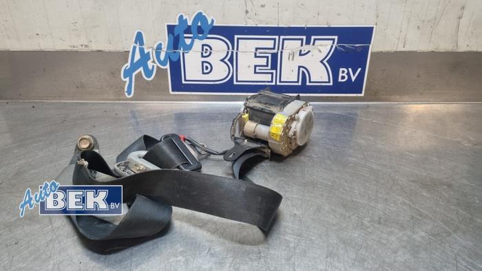 Främre säkerhetsbälte, vänster från en Mitsubishi Pajero Hardtop (V8/9) 3.2 DI-D 16V 2006