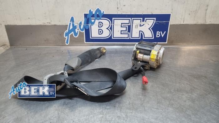 Främre säkerhetsbälte, höger från en Mitsubishi Pajero Hardtop (V8/9) 3.2 DI-D 16V 2006