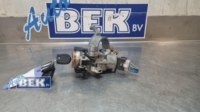 Tändningslås + nyckel från en Mitsubishi Pajero Hardtop (V8/9) 3.2 DI-D 16V 2006