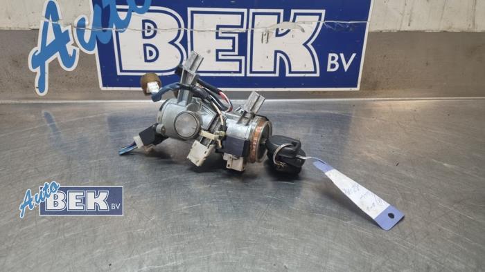 Tändningslås + nyckel från en Mitsubishi Pajero Hardtop (V8/9) 3.2 DI-D 16V 2006