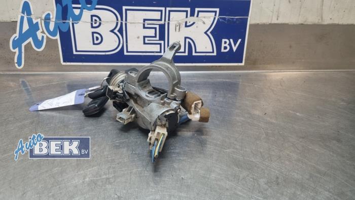 Tändningslås + nyckel från en Mitsubishi Pajero Hardtop (V8/9) 3.2 DI-D 16V 2006