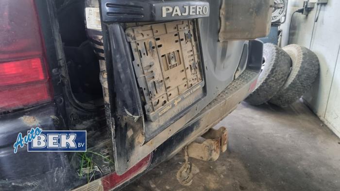 Baklucka från en Mitsubishi Pajero Hardtop (V8/9) 3.2 DI-D 16V 2006