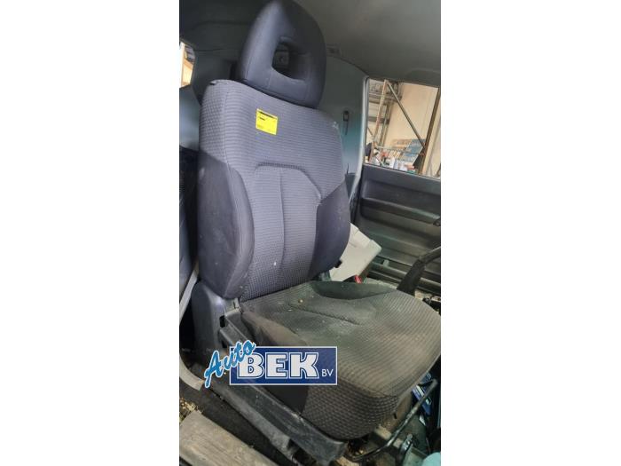 Säte, höger från en Mitsubishi Pajero Hardtop (V8/9) 3.2 DI-D 16V 2006