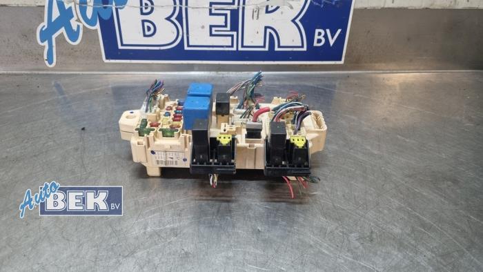 Säkringsbox från en Mitsubishi Pajero Hardtop (V8/9) 3.2 DI-D 16V 2006