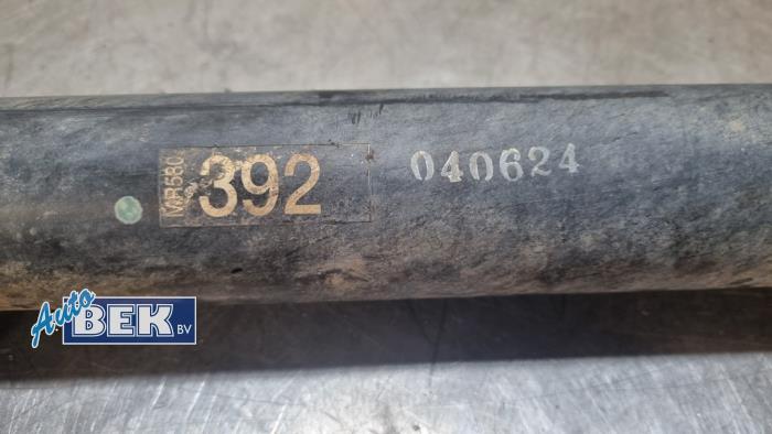 4x4 främre mellandrivaxel från en Mitsubishi Pajero Hardtop (V8/9) 3.2 DI-D 16V 2006