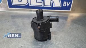 Begagnade Extra vattenpump Volkswagen Touran (5T1) 2.0 TDI 150 Pris € 15,00 Marginaltabell erbjuds av Auto Bek