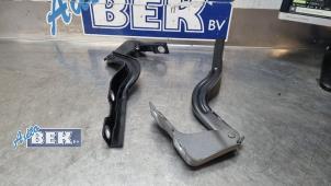 Begagnade Gångjärn, motorhuv MG HS/EHS I (AS23) 1.5 EHS T-GDI Hybrid Pris € 37,50 Marginaltabell erbjuds av Auto Bek