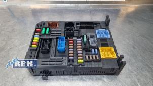 Używane Skrzynka bezpieczników Peugeot 208 II (UB/UH/UP) 1.2 Vti 12V PureTech 100 Cena € 75,00 Procedura marży oferowane przez Auto Bek