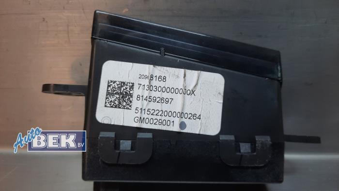 Head-up-display (HUD) från en Opel Astra K 1.4 Turbo 16V 2015