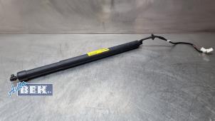 Używane Amortyzator gazowy lewy tyl Peugeot 3008 II (M4/MC/MJ/MR) 1.6 16V PureTech 180 Cena € 59,50 Procedura marży oferowane przez Auto Bek