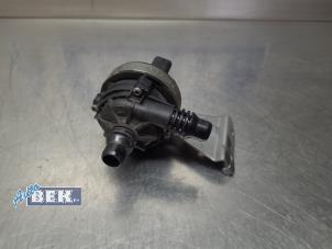 Gebruikte Koelvloeistof pomp BMW M2 (F87) 3.0 24V Competition Prijs € 59,95 Margeregeling aangeboden door Auto Bek