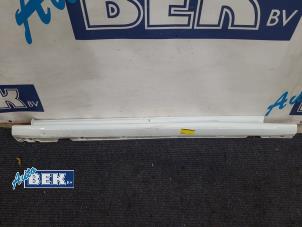 Begagnade Dörrtröskel, vänster Ford Focus 4 1.0 EcoBoost 12V Hybrid 155 Pris på förfrågan erbjuds av Auto Bek