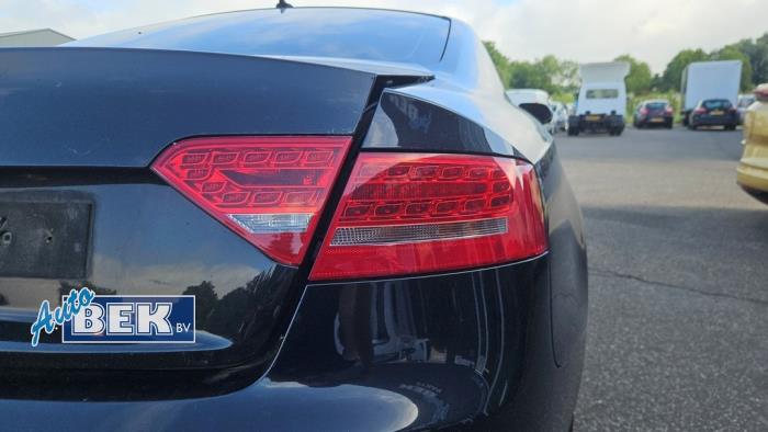 Baklykta, höger från en Audi A5 (8T3) 3.0 TDI V6 24V Quattro 2009