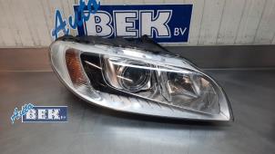 Gebruikte Koplamp rechts Volvo XC70 (BZ) 2.4 D5 20V 220 AWD Prijs € 350,00 Margeregeling aangeboden door Auto Bek