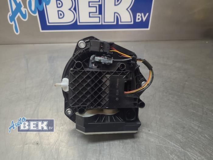 Backkamera från en Volkswagen Polo VI (AW1) 1.0 TSI 12V 2019