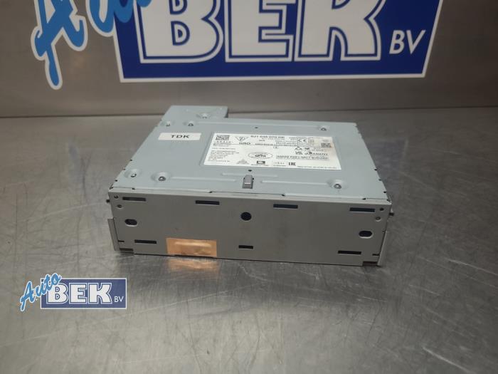 Bedieningspaneel Multi Media van een Porsche Taycan (Y1A) Turbo S 105 kWh 2025