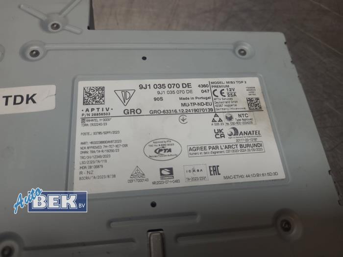 Bedieningspaneel Multi Media van een Porsche Taycan (Y1A) Turbo S 105 kWh 2025