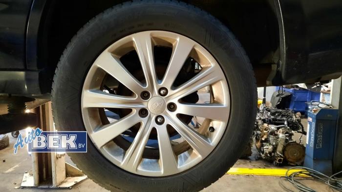 Velgen set + banden van een Subaru Forester (SG) 2.0 16V XT 2005