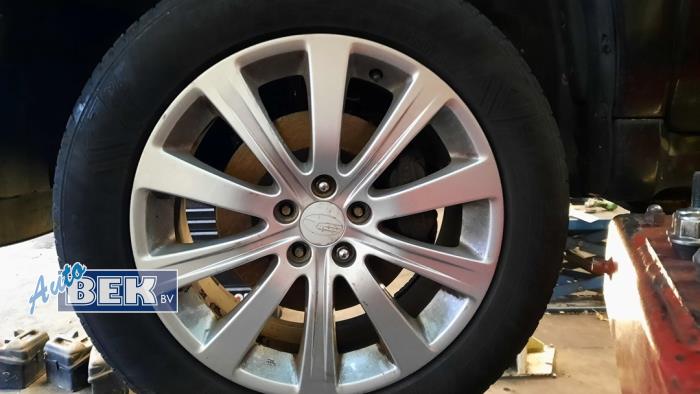 Velgen set + banden van een Subaru Forester (SG) 2.0 16V XT 2005