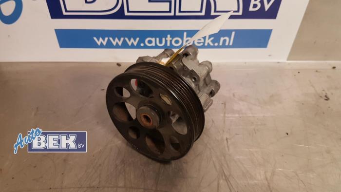 Servostyrningspump från en Daewoo Captiva (C140) 2.2 D 16V 4x2 2011