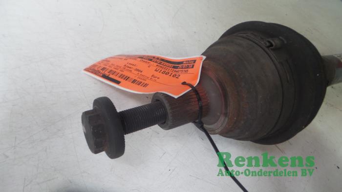 Drivaxel, höger fram från en Volkswagen Touran (1T1/T2) 1.9 TDI 100 2004