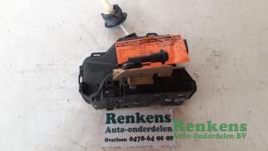 Begagnade Dörrlåsmekanism, 4-dörrars, höger fram Audi A2 (8Z0) 1.4 16V Pris € 40,00 Marginaltabell erbjuds av Renkens Auto-Onderdelen B.V.